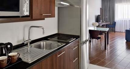 Movenpick Hotel Apartments Al Mamzar Dubai Room Type - Deluxe King