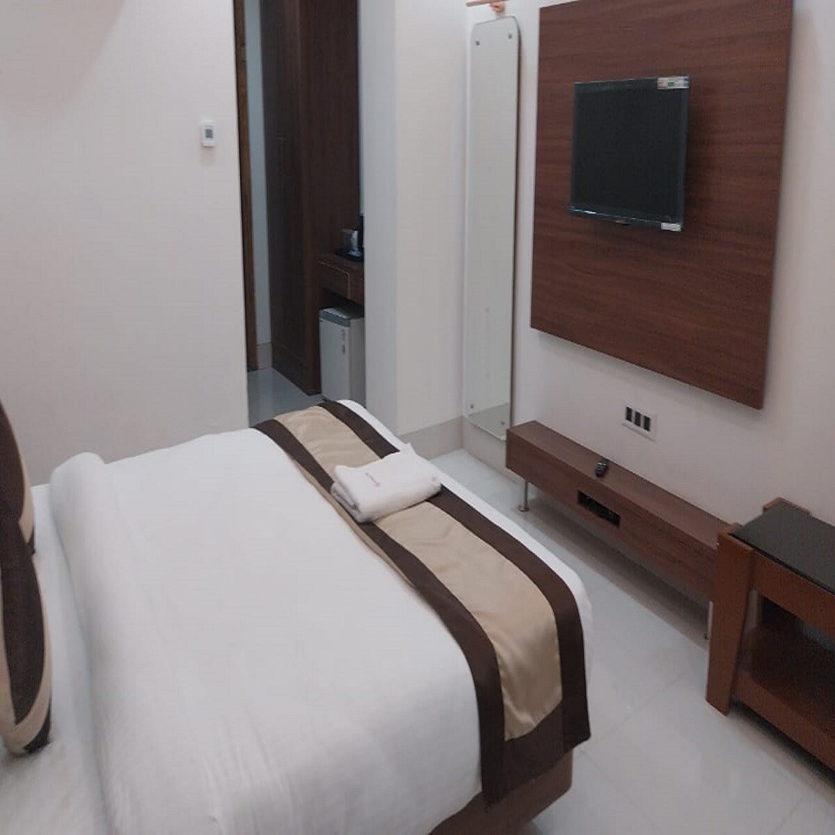 Hotel MAMA Paradise Inn Lucknow - Tap to explore photos