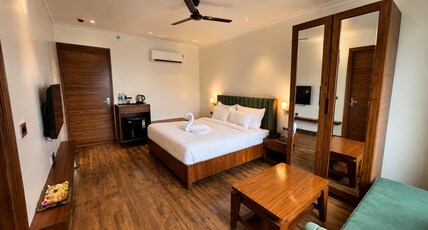 Cardinal Ventus Pines Room Type - Premium Jacuzzi Room with Balcony Cardinal Ventus Pines Room Type - Premium Jacuzzi Room with Balcony