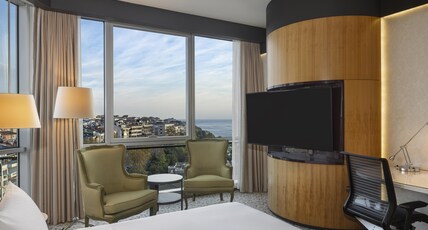 DoubleTree by Hilton Istanbul - Moda Room Type - KING DLX W PARTIAL SEAVIEW