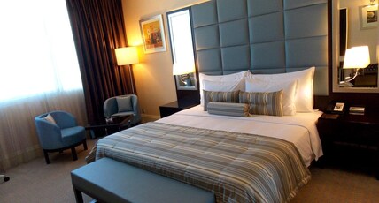 Millennium Hotel and Convention Centre Kuwait Room Type - Club Room Queen Bed with Executive Lounge Access