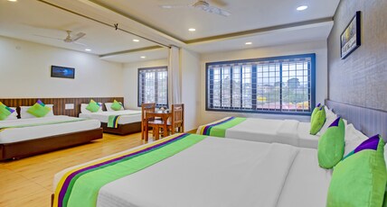 Itsy Hotels Igloo Residency, 400 Meters From Raja Seat Garden Room Type - Spacious Premium Room
