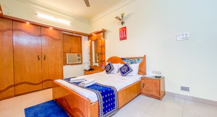 Hotel Thakur Galaxy, Sadar Market Room Type - Standard Ac Room with Common Washroom
