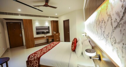 Surendra Trident Hotel Room Type - Deluxe Room AC with bathtub