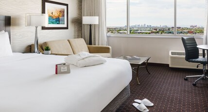 Crowne Plaza Phoenix Airport (Pet-friendly) Room Type - 1 King Bed Premium with Sofa Bed Crowne Plaza Phoenix Airport (Pet-friendly) Room Type - 1 King Bed Premium with Sofa Bed