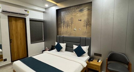 Hotel The Premier Dwarka Room Type - Deluxe Room