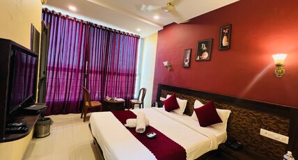 Nisha Hotel Room Type - Couple room with view (Non AC)