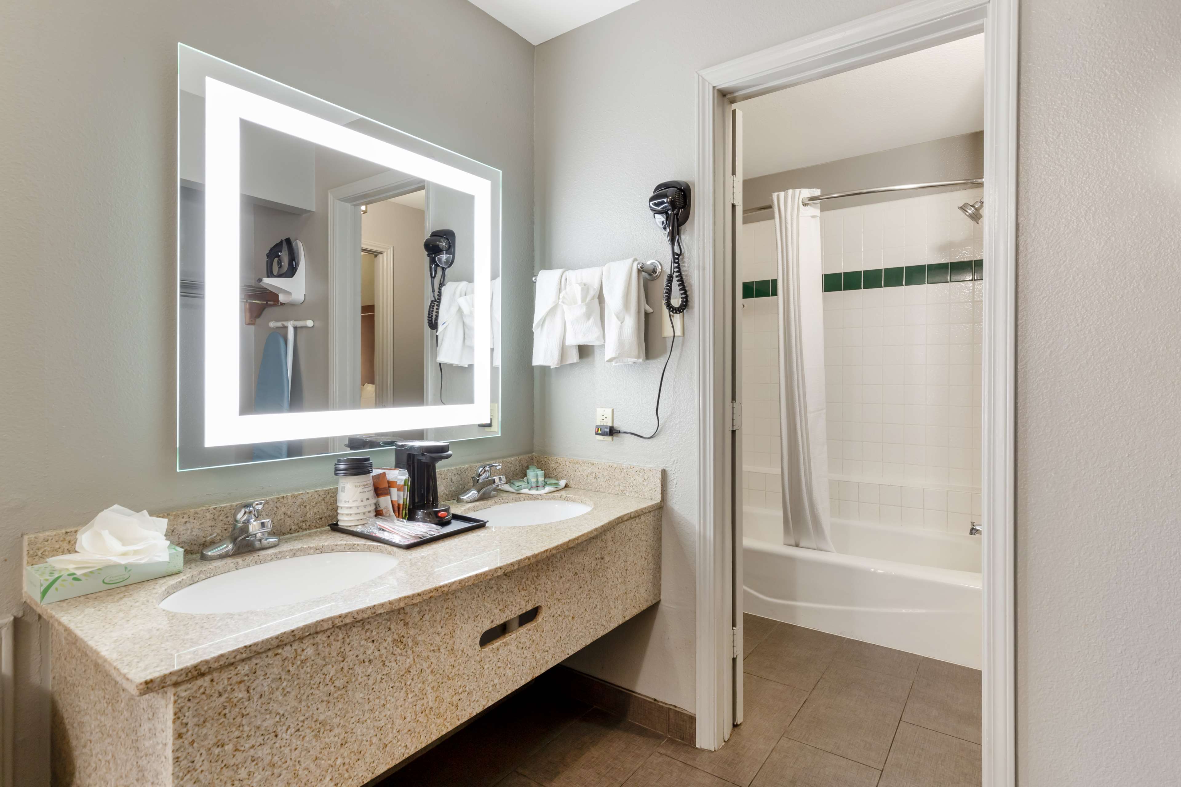 Best Western Ingram Park Inn - Tap to explore photos