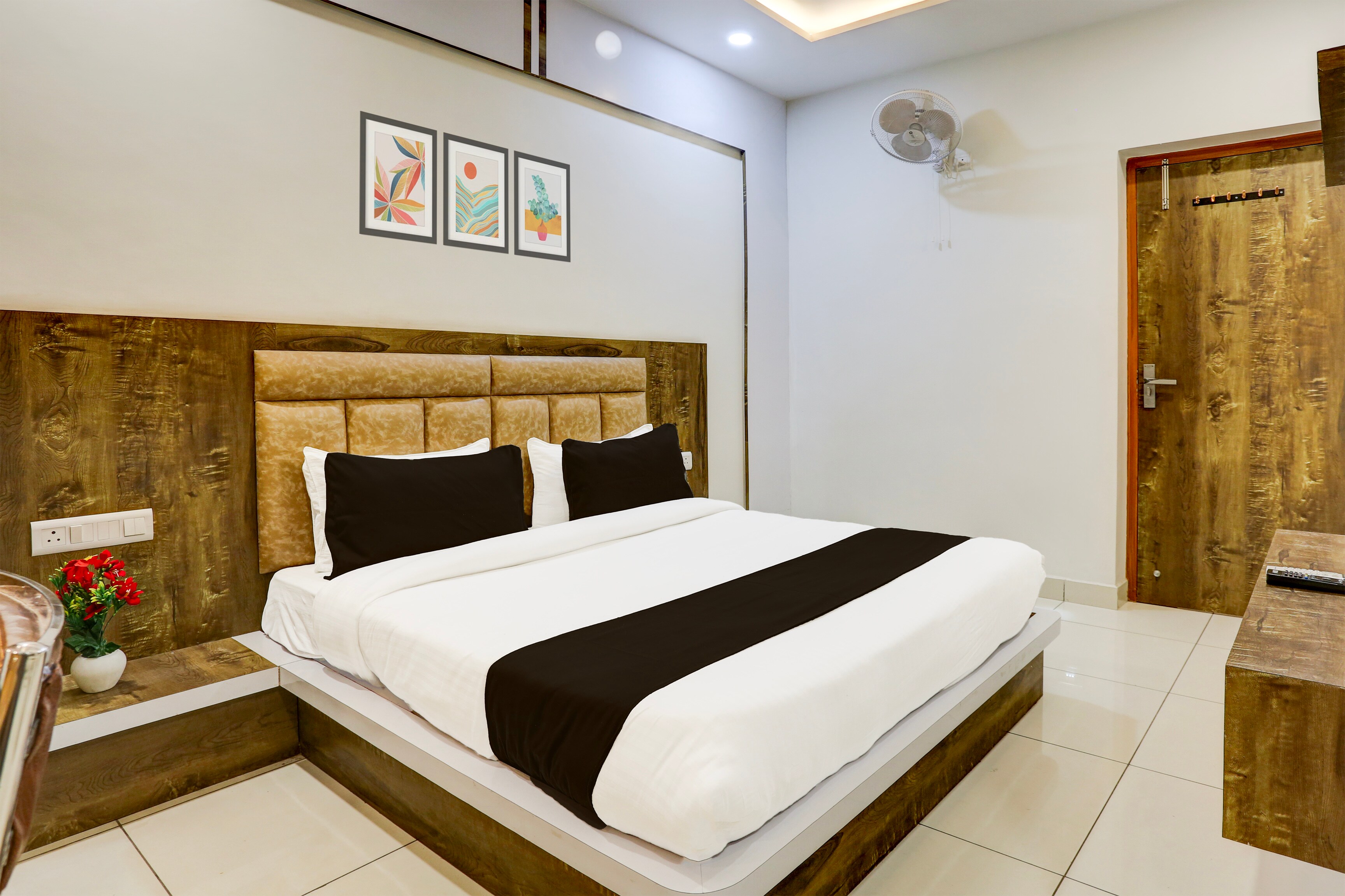 Townhouse Model Town Rohtak Formerly Hotel Tathastu - Tap to explore photos