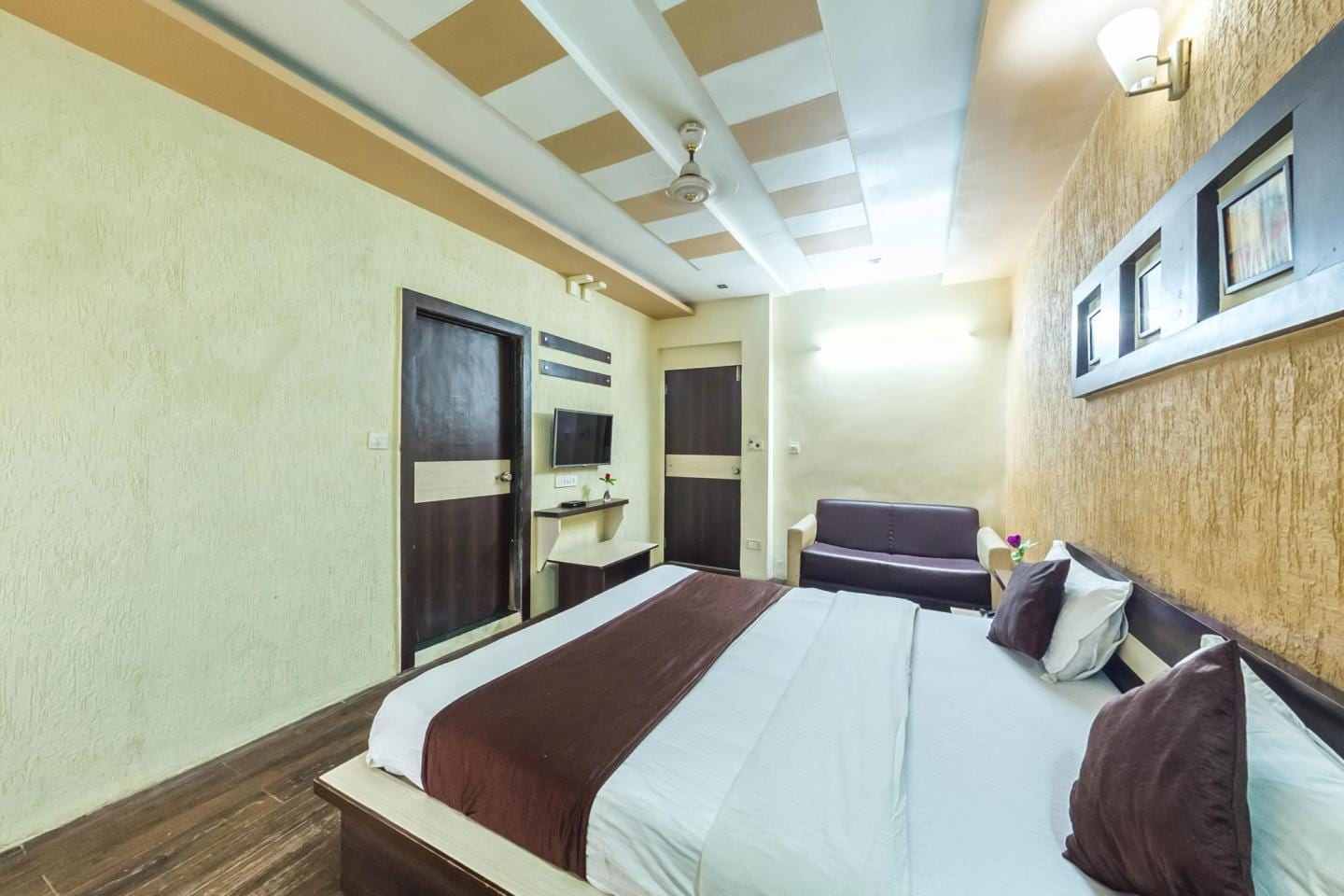 Hotel Rudra Regency - Tap to explore photos