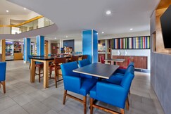 Holiday Inn Express Detroit-Warren/General Motors Technology Center