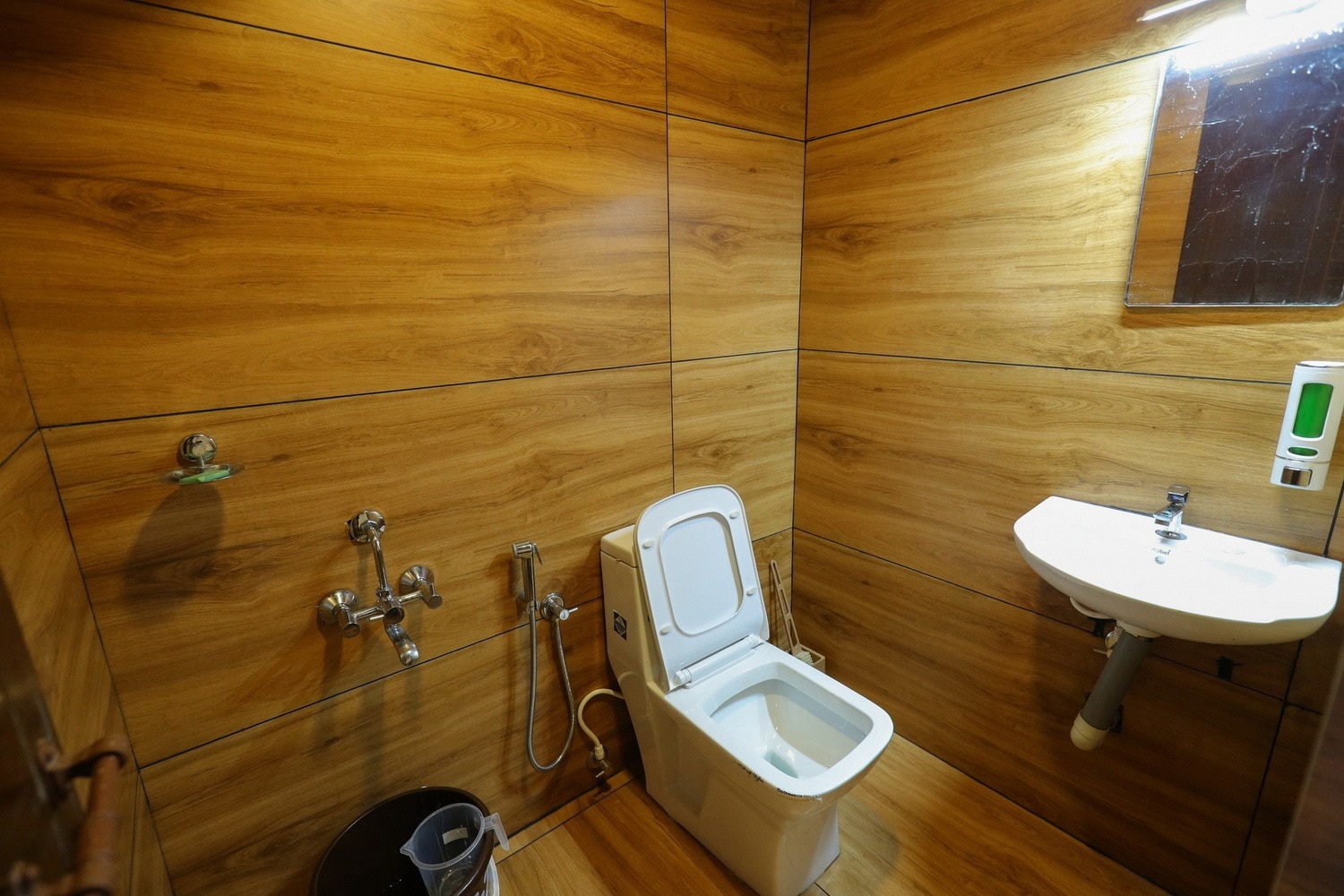 JS Homes - Tap to explore photos