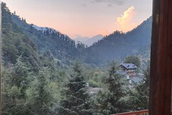 Undiscovered Mountains Hotel and Restaurant