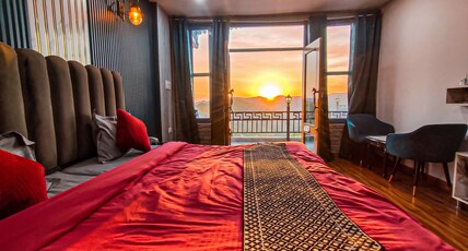 Smokey Castle Homestay & Cafe Mukteshwar Room Type - Castle View Chamber