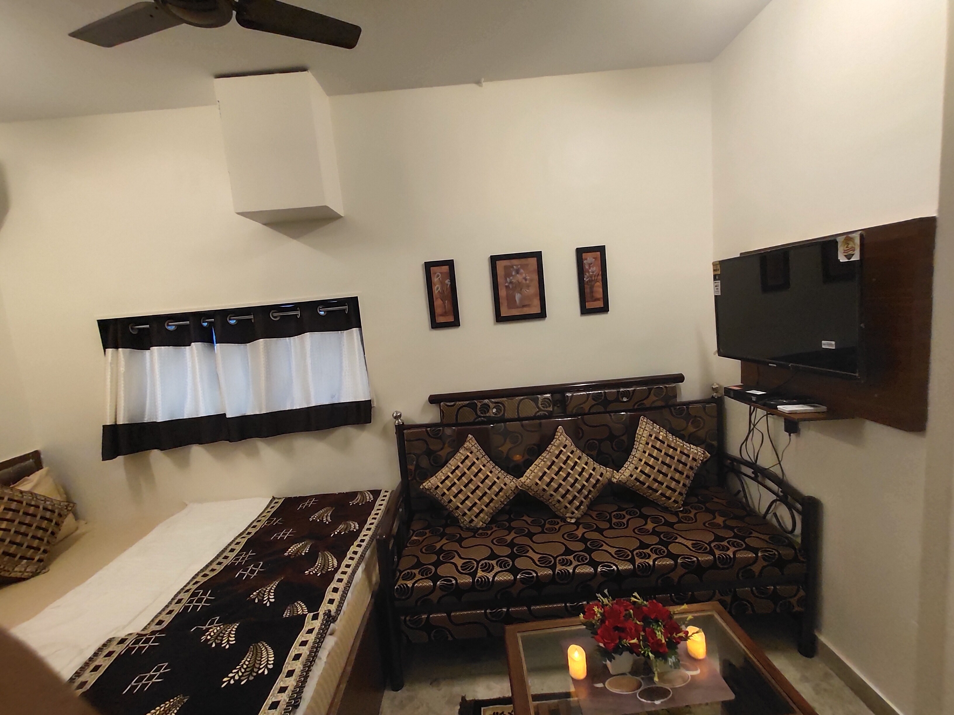 Hotel Arabiana- Colaba - Tap to explore photos