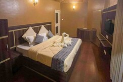 Uptown Cottage: Luxurious Home, The Mall