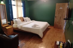 Aurora Guest House | Rooms & Restaurant