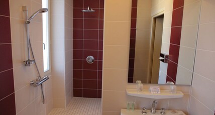 BEST WESTERN GRAND HOTEL DE PARIS Room Type - 1 Queen Bed