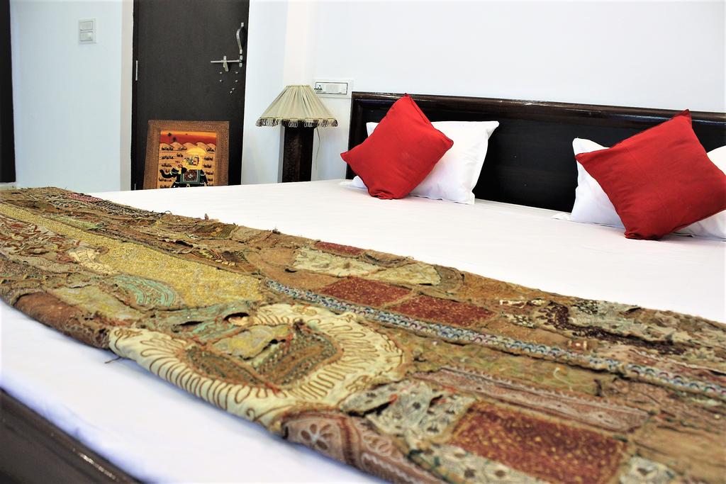 Rising Shemesh Homestay - Tap to explore photos