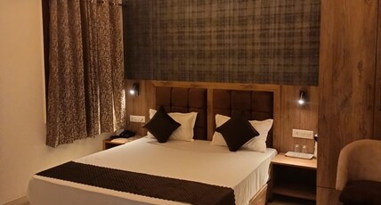 Hotel Rose Inn Room Type - Deluxe Double Bedroom