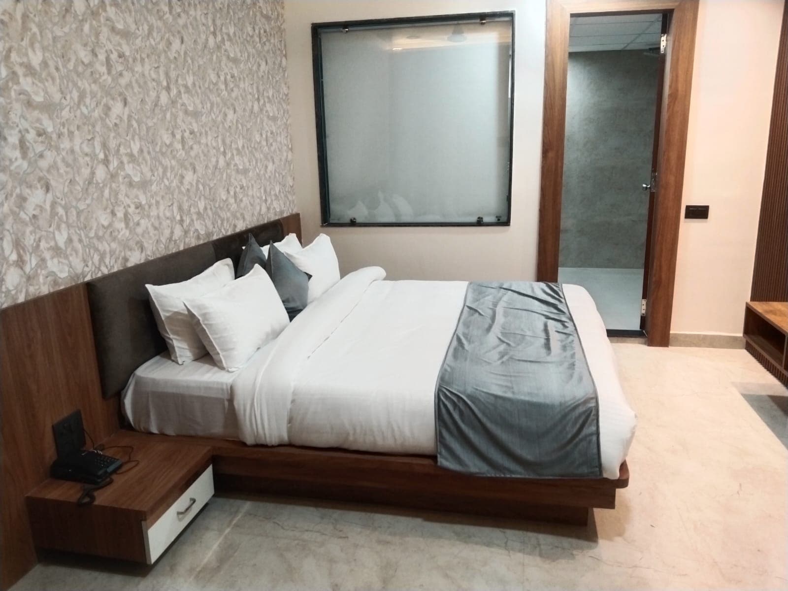 Hotel Maxsun - Tap to explore photos