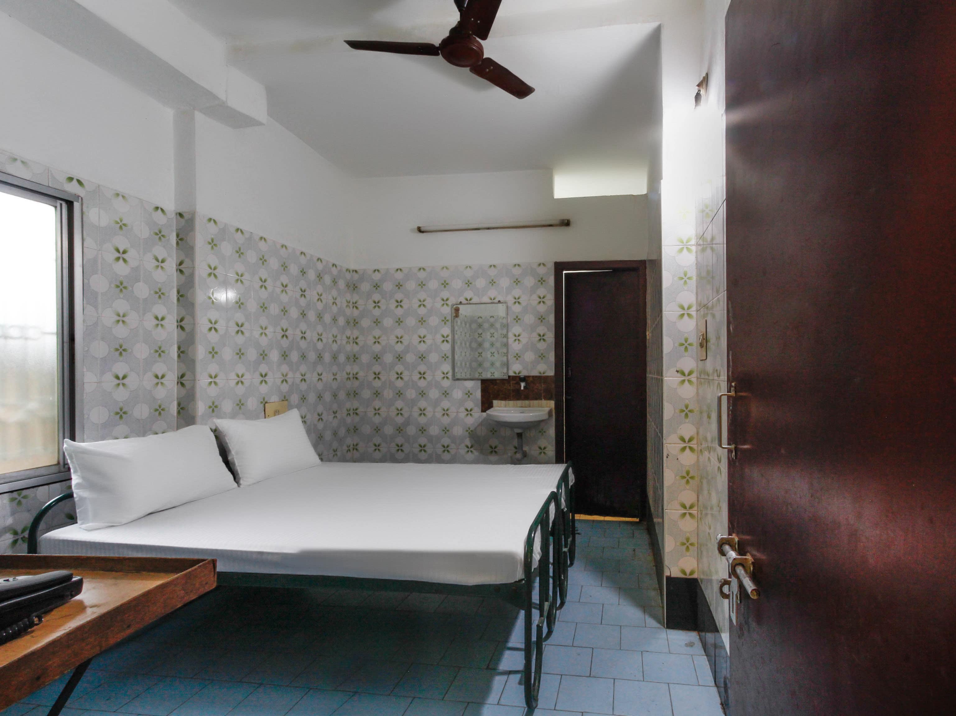 SAKTHI LODGE - Tap to explore photos