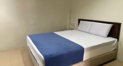 Hotel O Gold Hill Hotel Room Type - Deluxe Queen