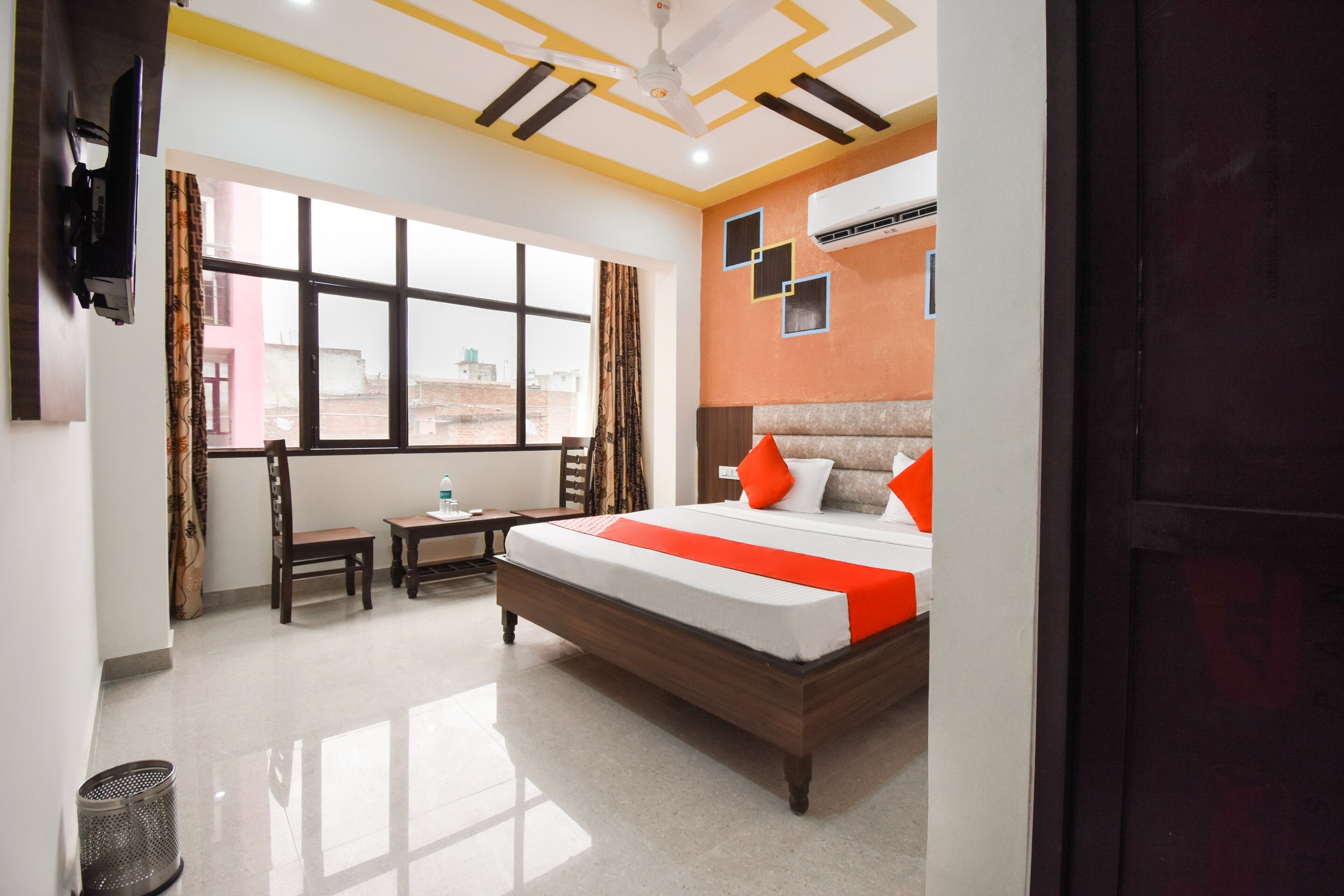 Hotel O Chandigarh Inn - Tap to explore photos
