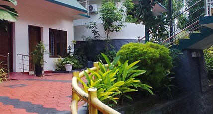 Hotel Meenakshi Room Type - Deluxe Room
