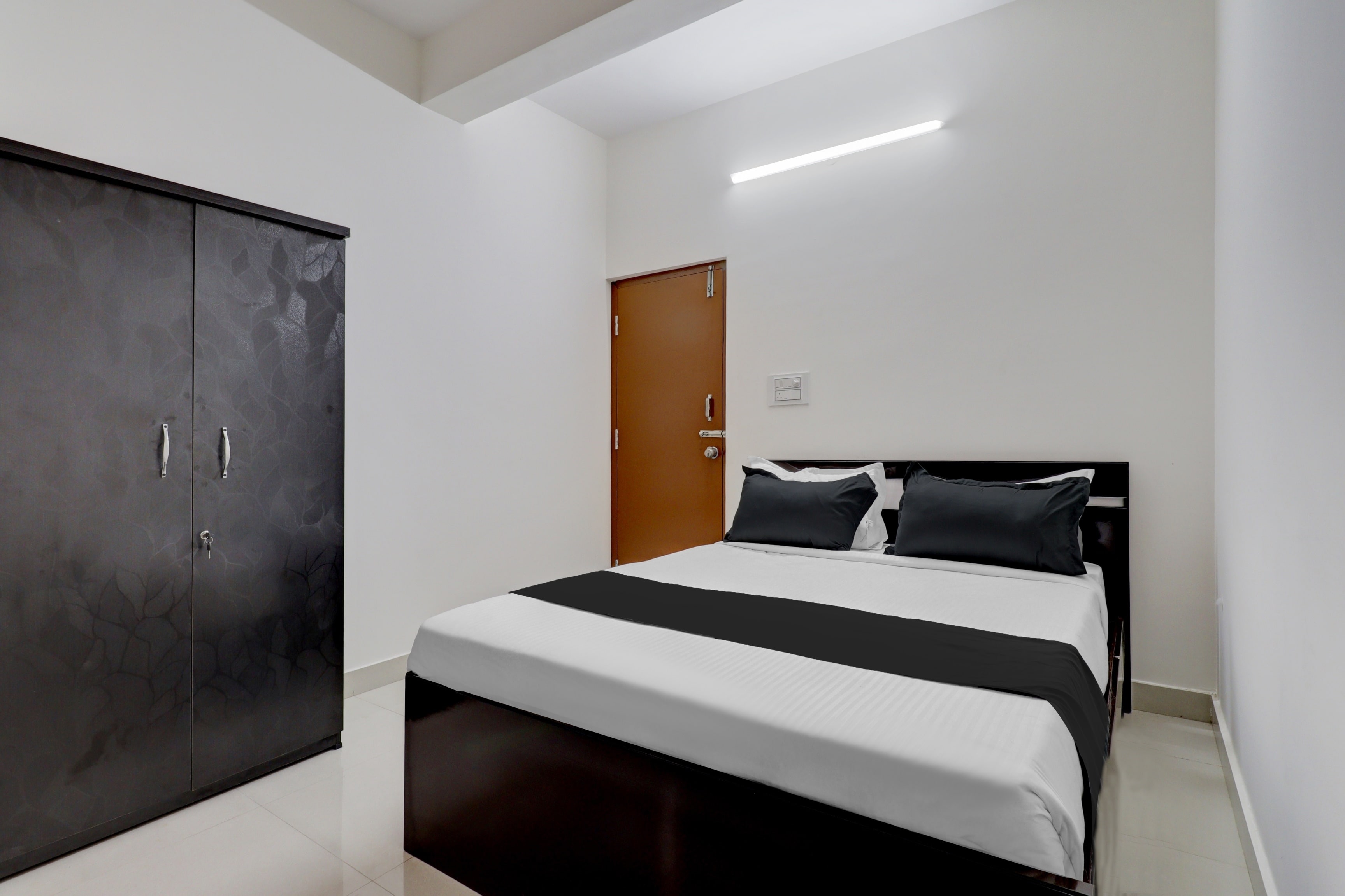 Flagship OYO Sri Sai Guru Comfort - Tap to explore photos