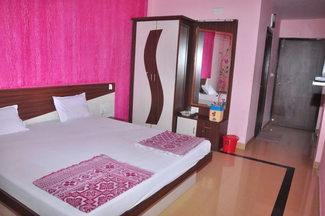 Hotel Ashutosh - Tap to explore photos