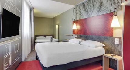 ibis Saint Germain en Laye Centre Room Type - Comfort Room with 1 double bed and 2-seater sofa