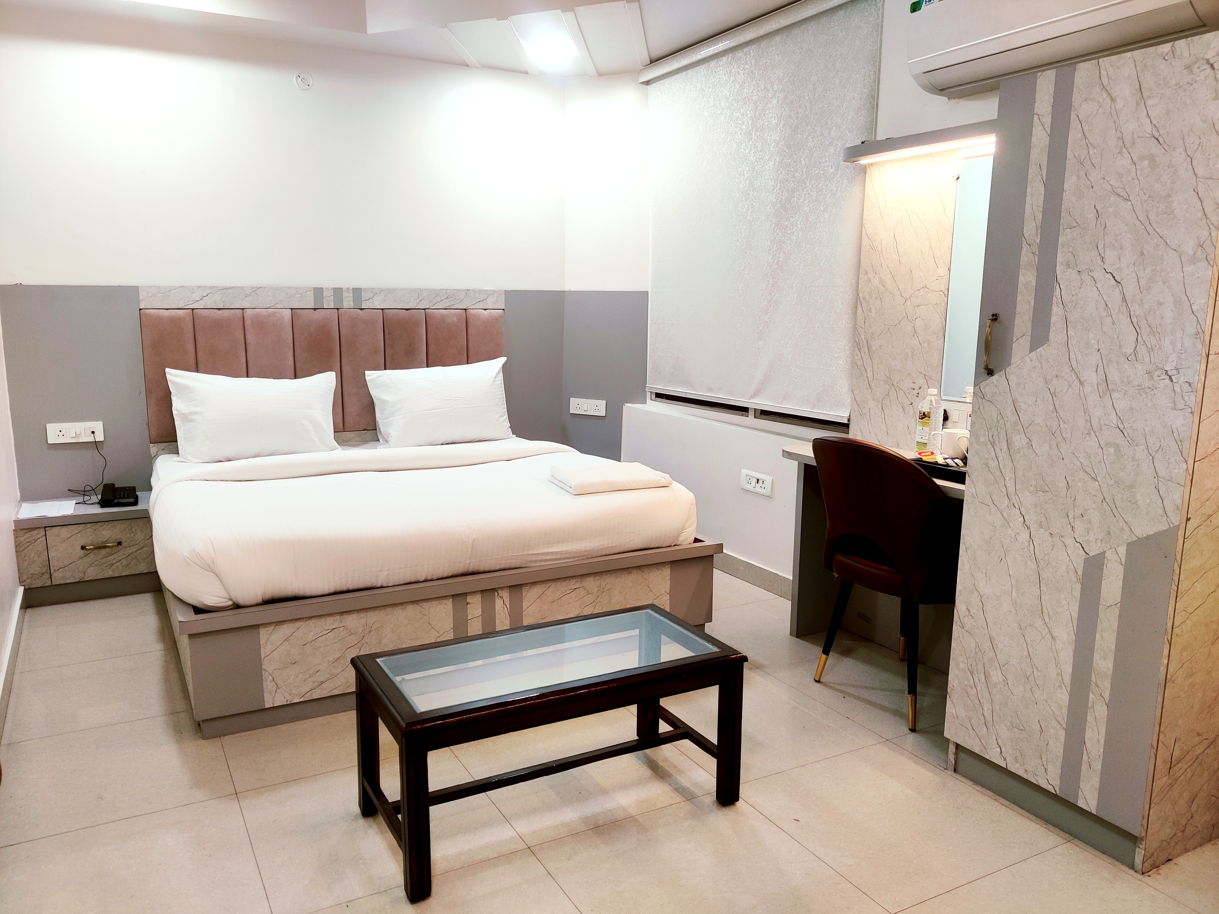 Hotel RN Residency Vrindavan - Tap to explore photos