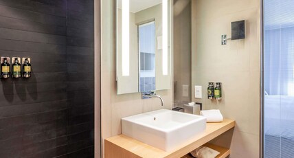 Le Louise Hotel Brussels - MGallery Room Type - Superior Room with two single beds - city view
