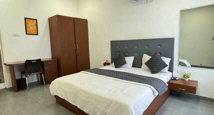 Kale's Orchid Resort Room Type - Deluxe Double Room with Bathtub and Balcony