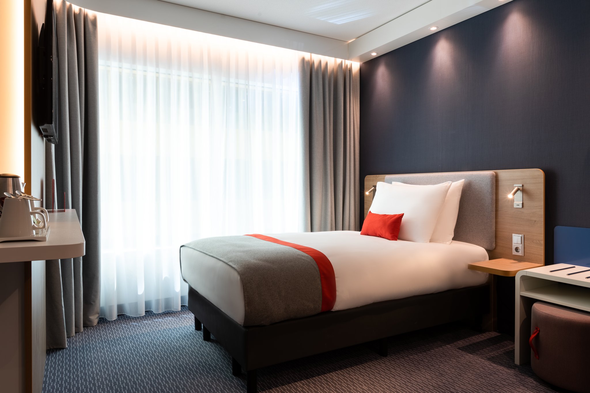 Holiday Inn Express AMSTERDAM - NORTH RIVERSIDE - Tap to explore photos