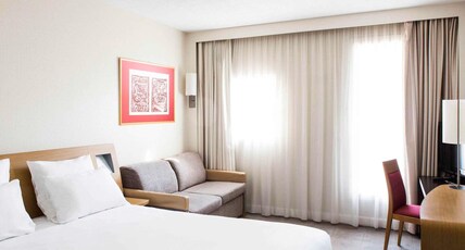 NOVOTEL BRUSSELS GRAND PLACE Room Type - Superior Room with 1 double bed and 1 sofa