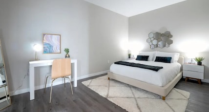 Lux 2BR Apt Downtown at Yale Room Type - Lux 2BR Apt Downtown at Yale