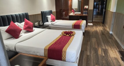 HOTEL DEBRANI INTERNATIONAL Room Type - Triple Premium