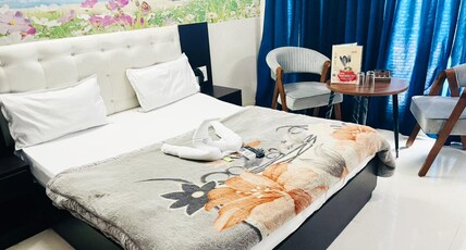 Hotel Mahabir Inn Room Type - Premium Room
