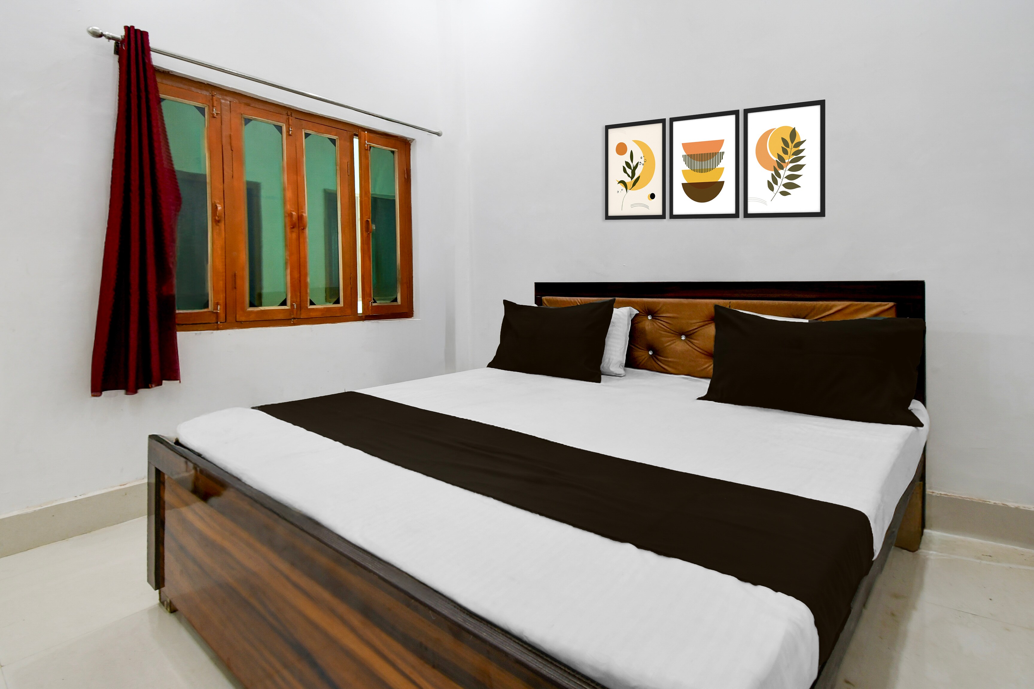 SPOT ON by OYO Royal Hotel - Tap to explore photos