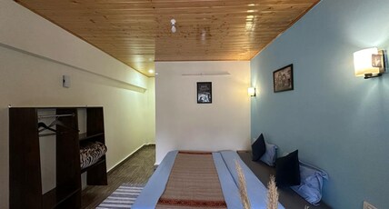 Doghari stays - Brostel Room Type - Deluxe Room with Mountain view