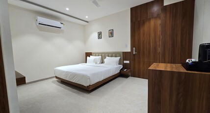 Shyam Stays Inn Room Type - Super Deluxe Room