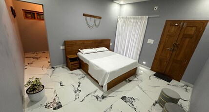 Peak Paradise Resort Room Type - Deluxe room with bathtub