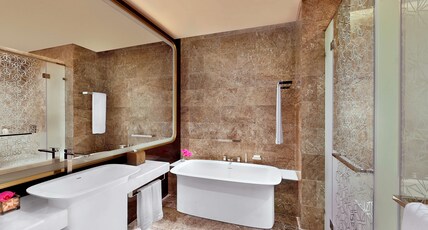 AlRayyan Hotel Doha, Curio a Collection by Hilton Room Type - PREMIER KING ROOM