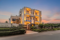 FabHotel Phoenix Hospitality - Nr. DLF Cyber Hub & Metro, Gurugram