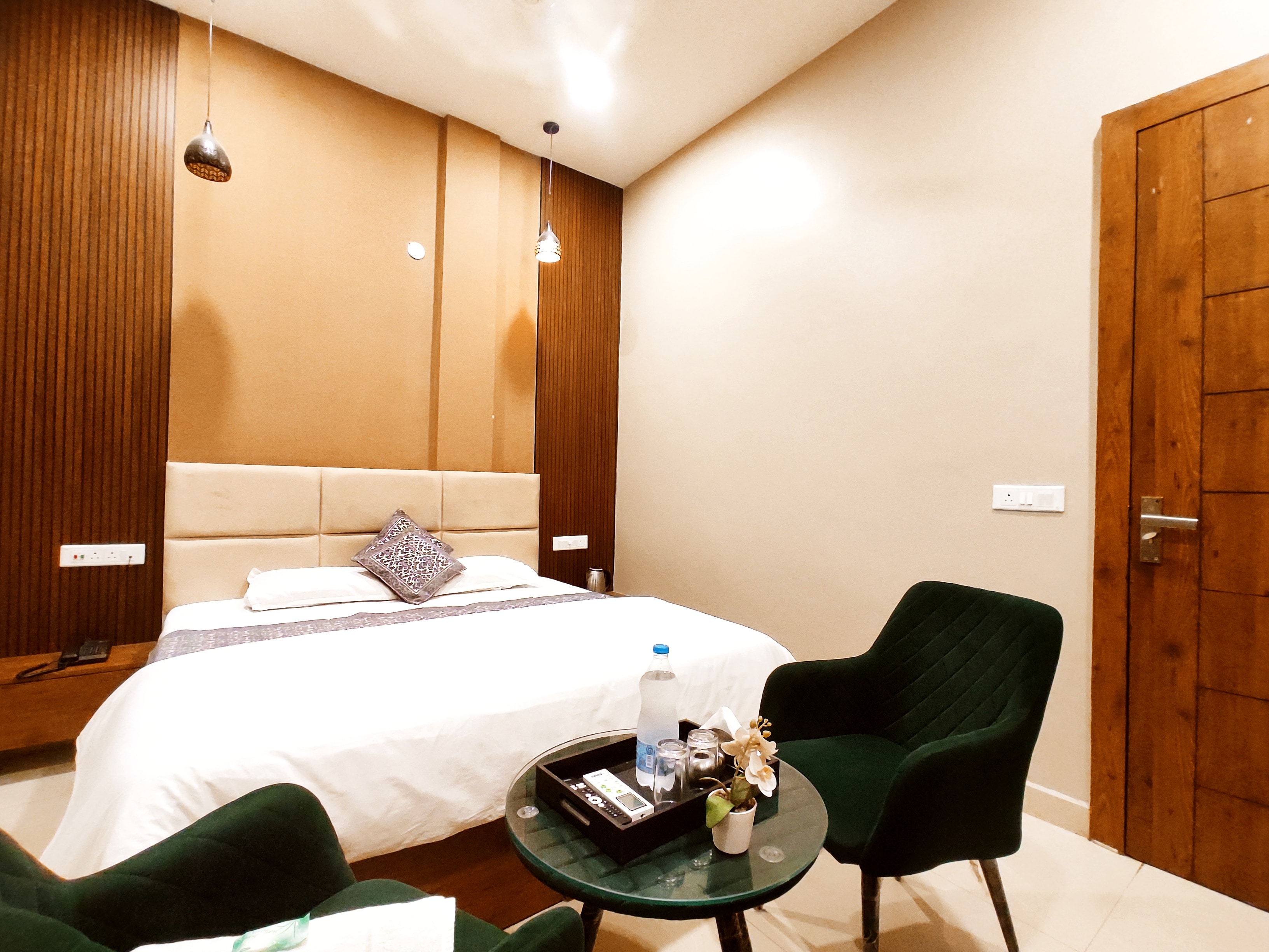 THE ELITE REGENCY - A Luxury Hotel Rooms By Crowne Group - Tap to explore photos