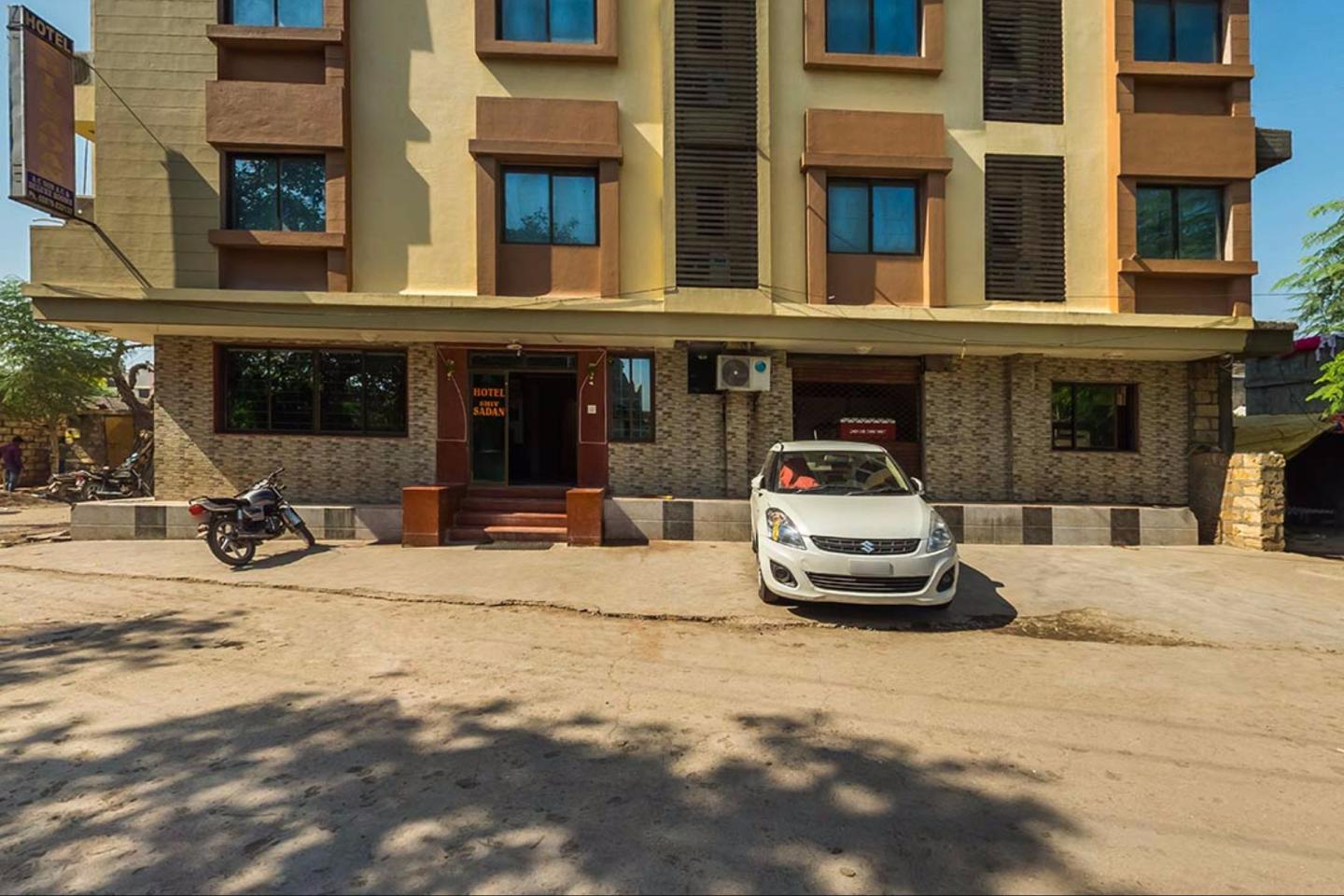 Hotel Shivsadan - Tap to explore photos