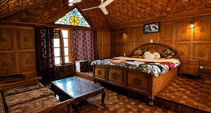 Premium Houseboat Baktoo Palace Room Type - Deluxe 1.1