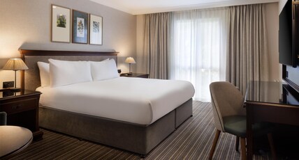 DoubleTree by Hilton Cheltenham Room Type - KING GUEST ROOM